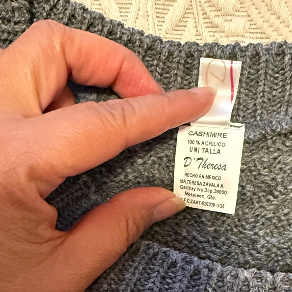 Gray Cable Knit Women's Sweater - Picture 5 of 9